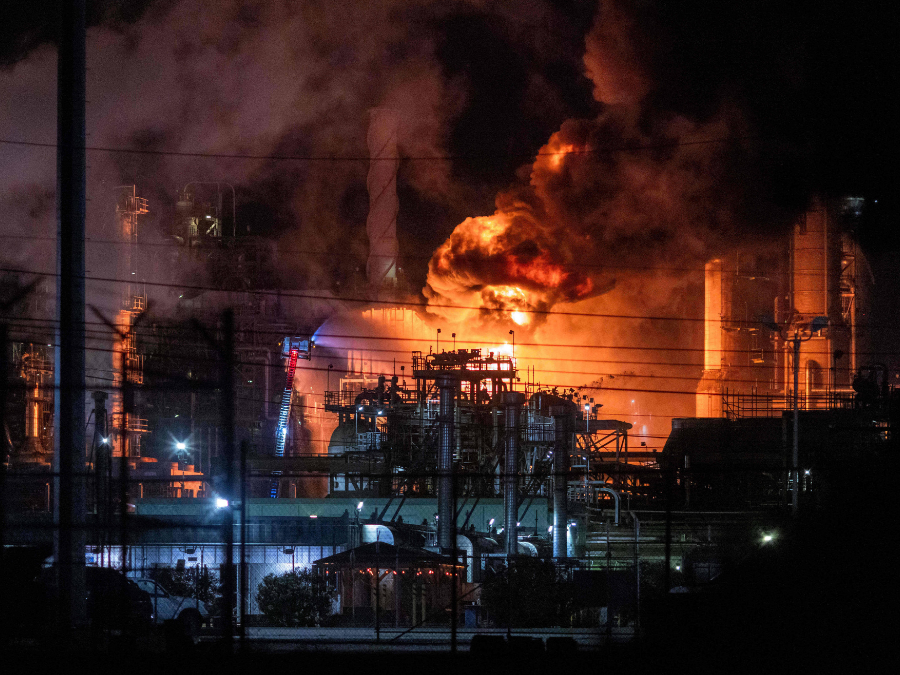 el_segundo_refinery_fire_100325_ap.png