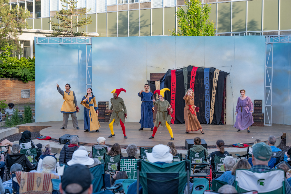 SCT 2022 Company of 'Pippin'.png