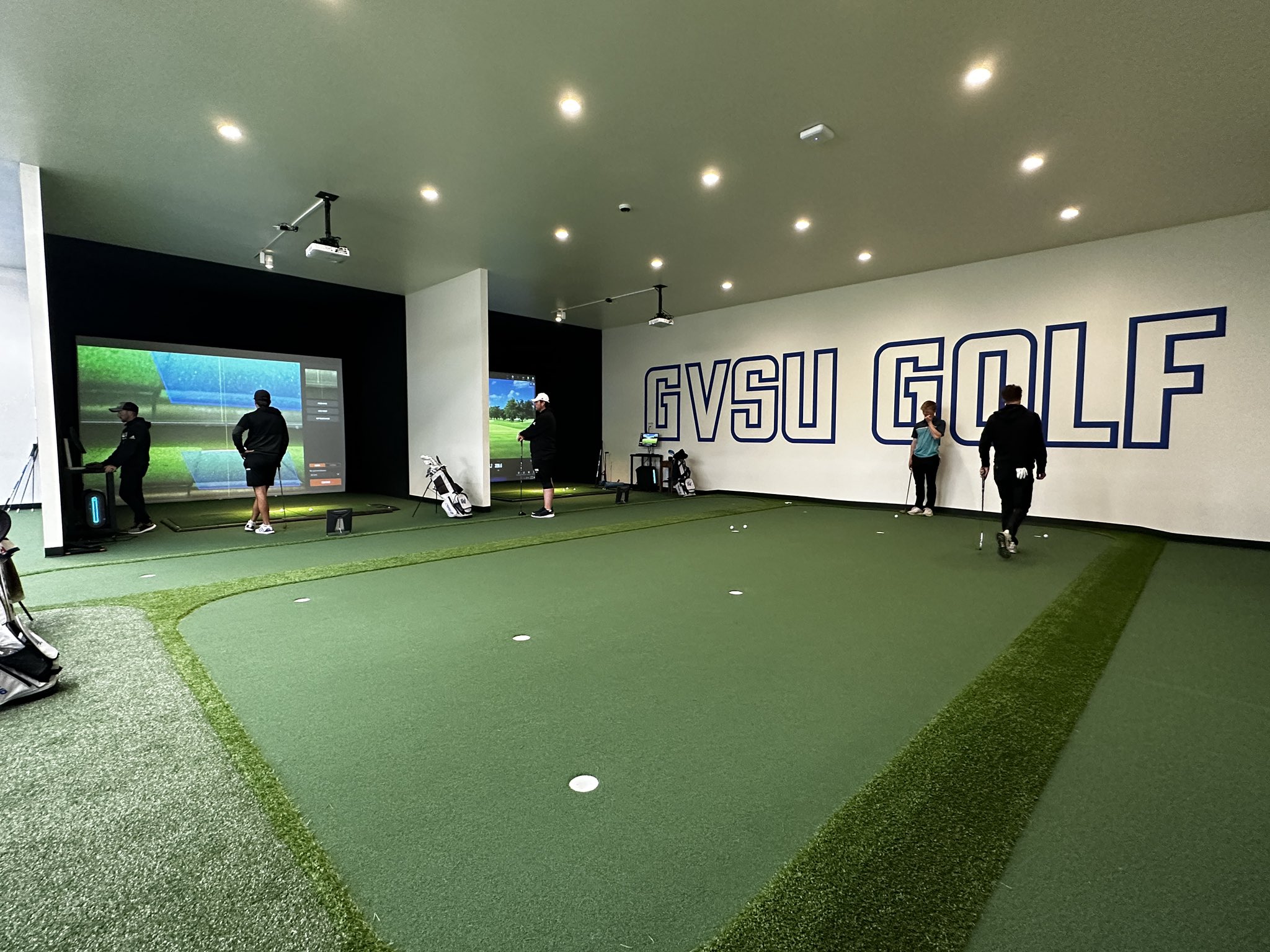 gvsu golf indoor