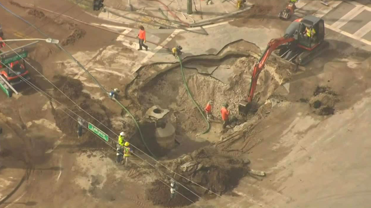 Crews work to repair a 16-inch water main that ruptured at Boynton Beach Boulevard and Lawrence Road on Jan. 24, 2024.