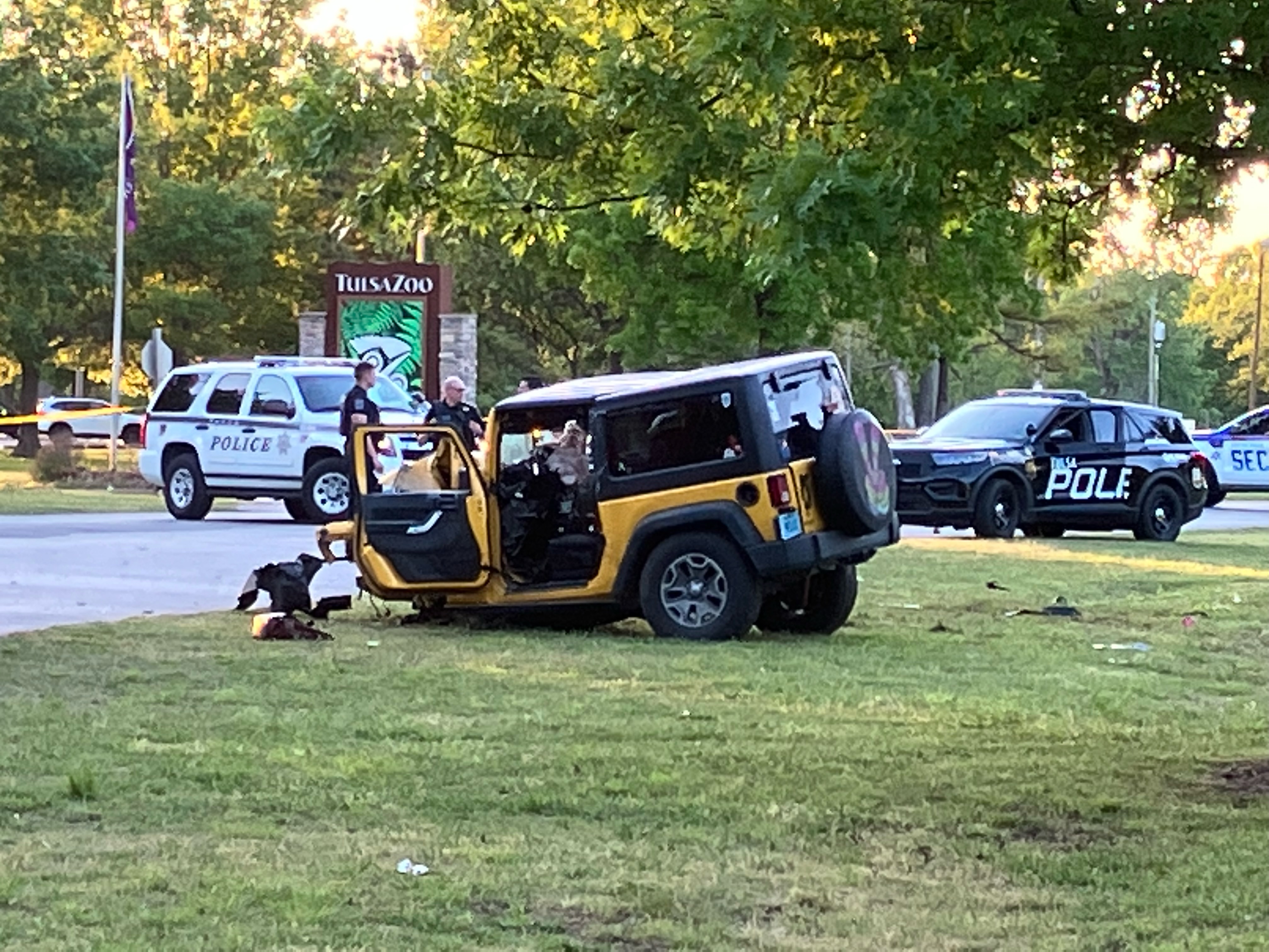 Crash near Tulsa Zoo 042923.JPEG