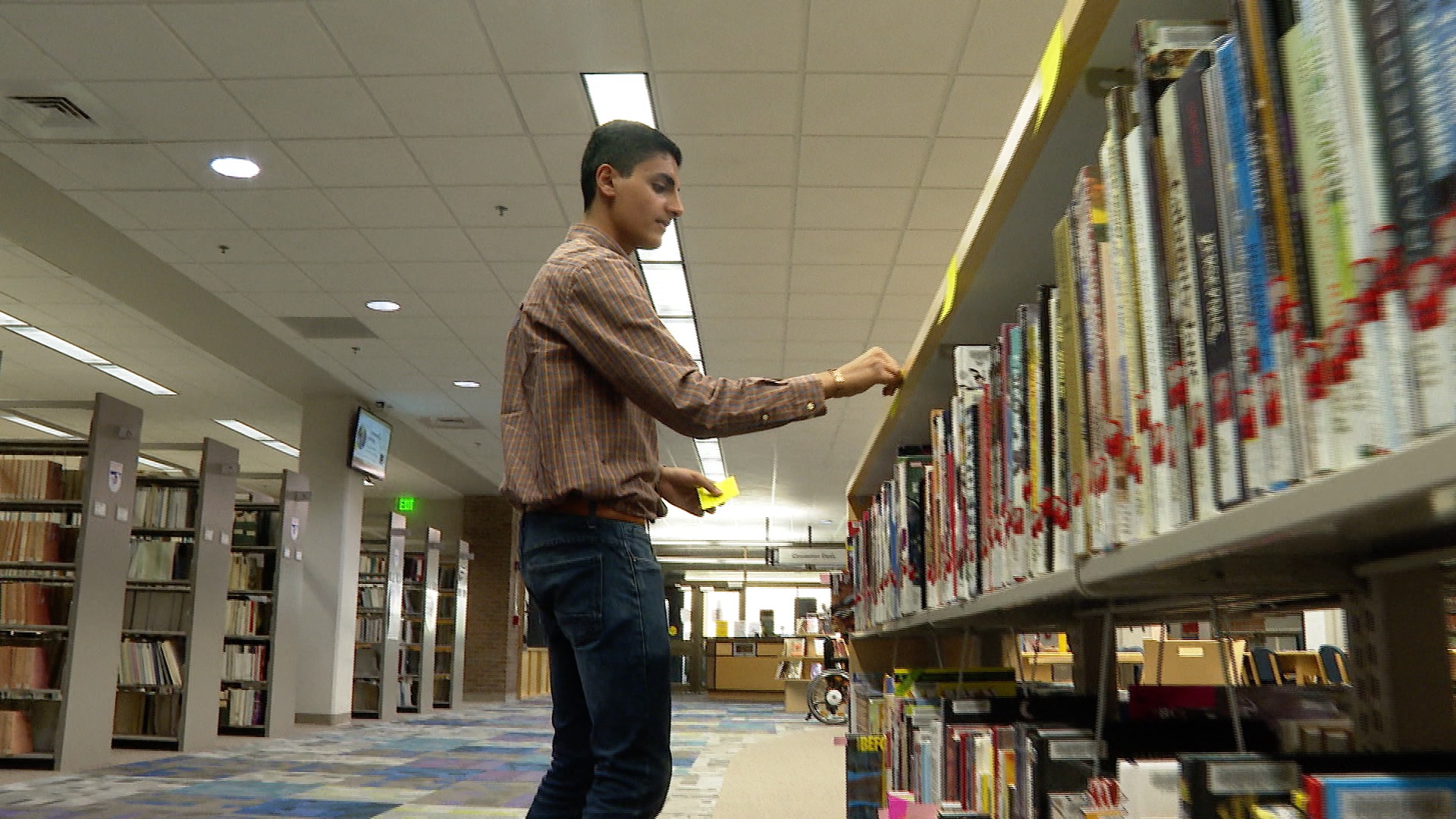 UCCS student posts 1,000 sticky notes with positive messages around campus