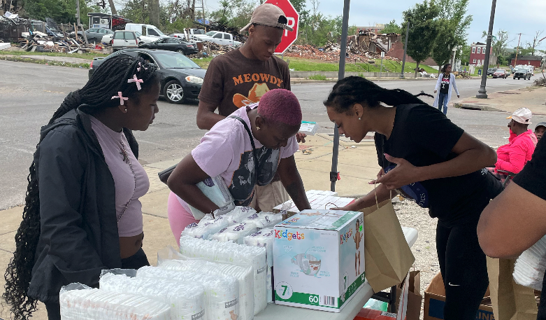LaRonda Lanear gives out donations in St. Louis