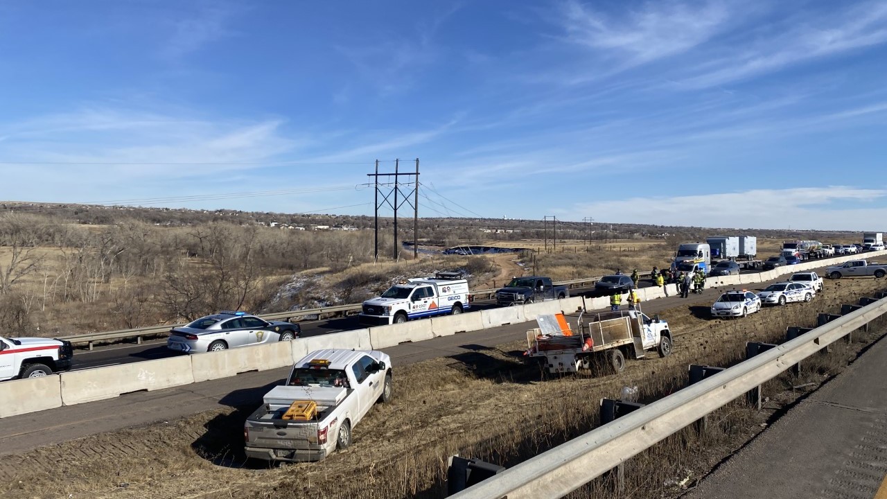 Northbound I-25 crash near Fountain