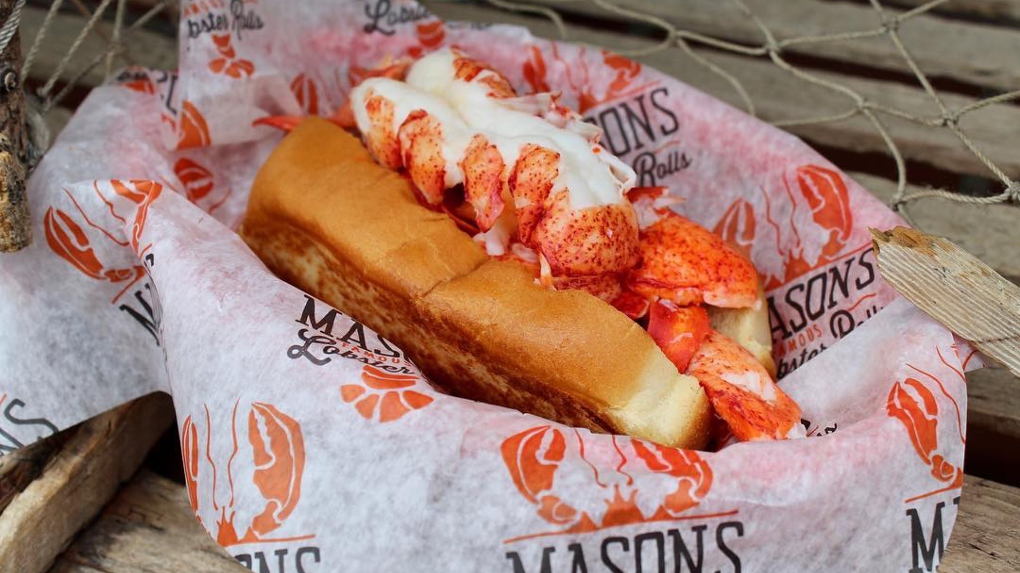 masons-lobster-roll-Cropped.jpg