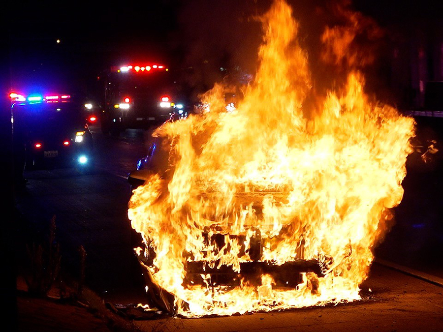 15_car_fire2_080921.jpg