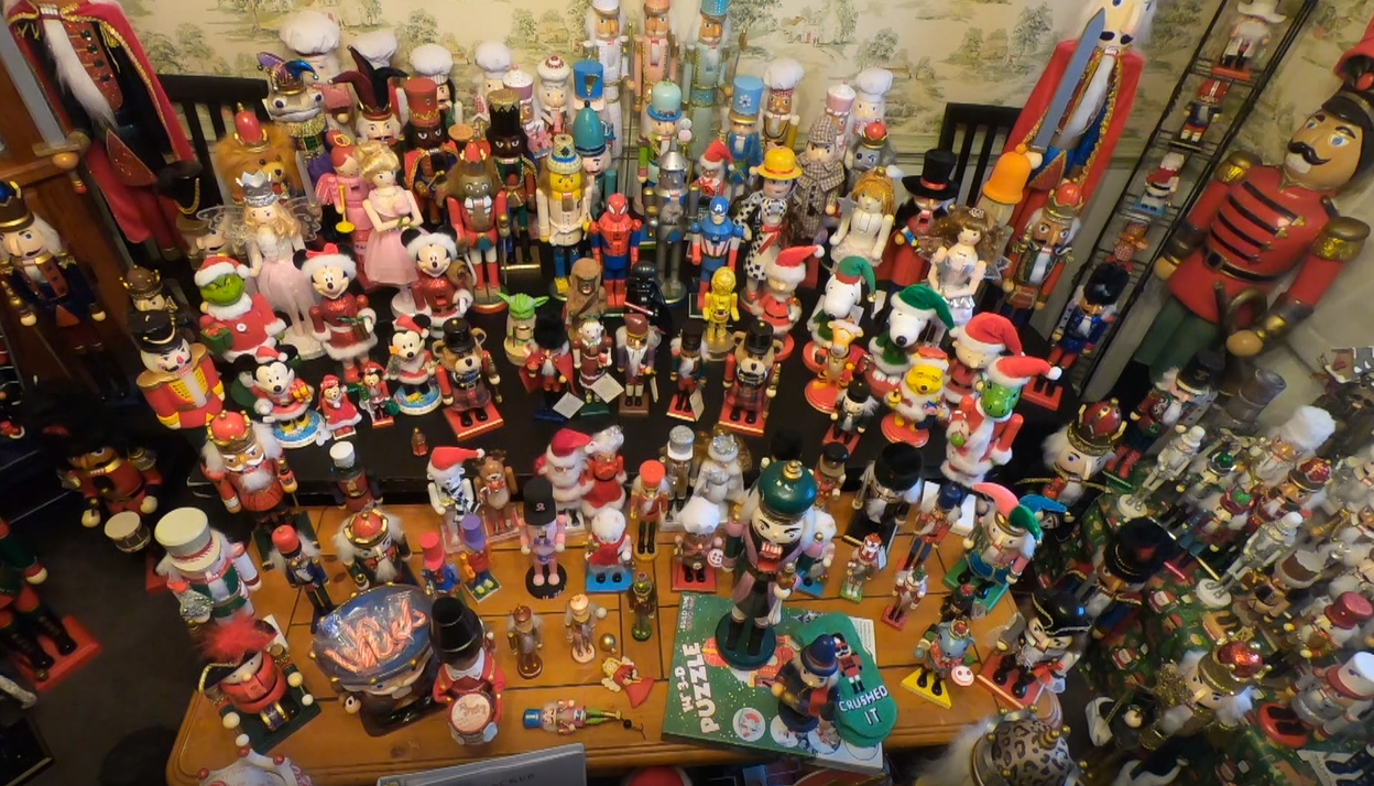 Christmas nutcrackers 05.png