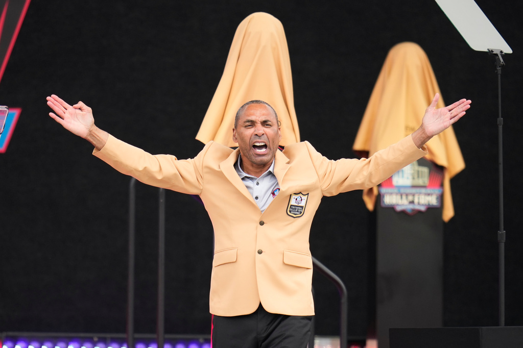 Former NFL player Roger Craig is introduced during the Pro Football Hall of Fame induction ceremony at the Pro Football Hall of Fame, in Canton, Ohio, Saturday, Aug. 8, 2026. 