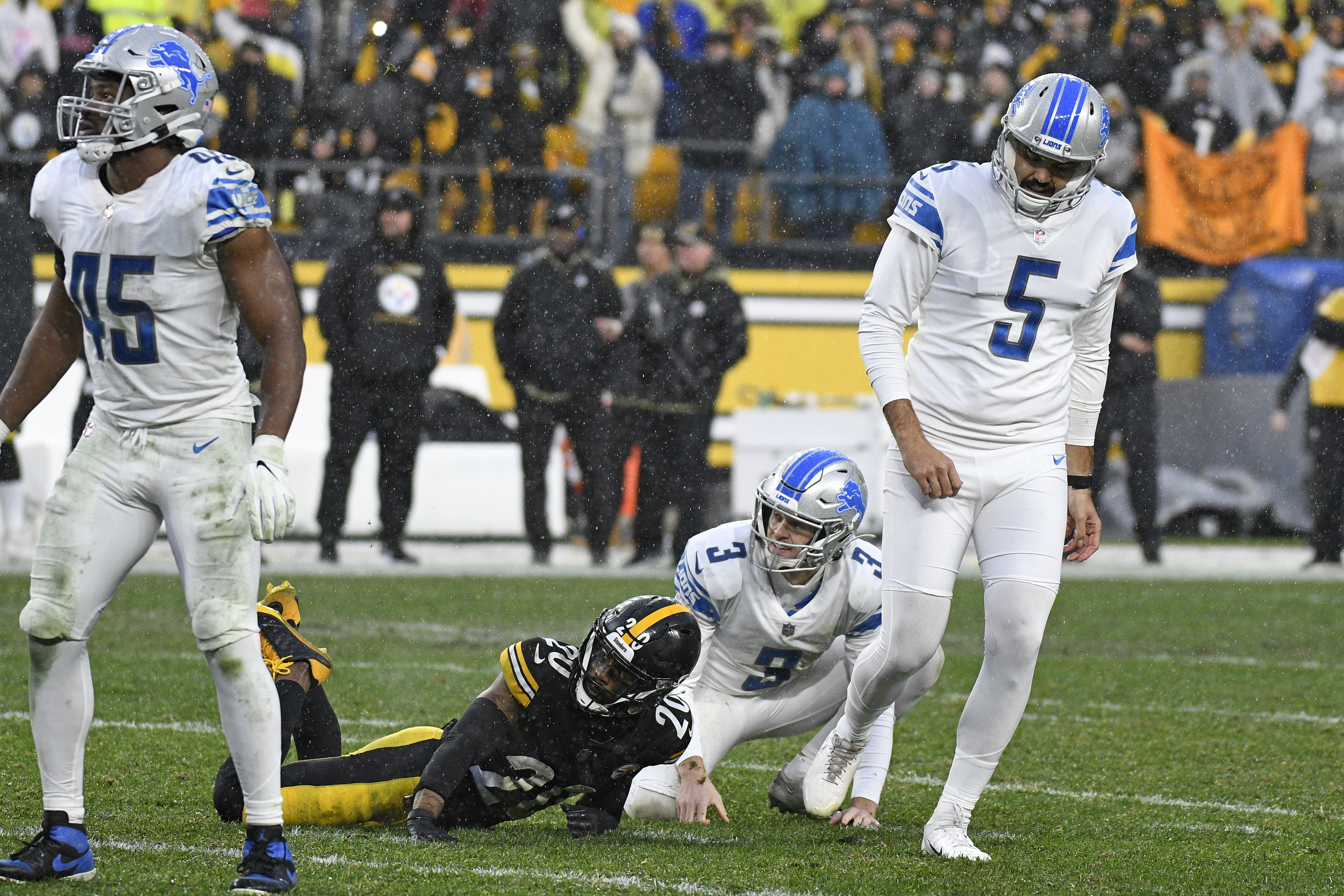 Ryan Santoso Lions Steelers Football