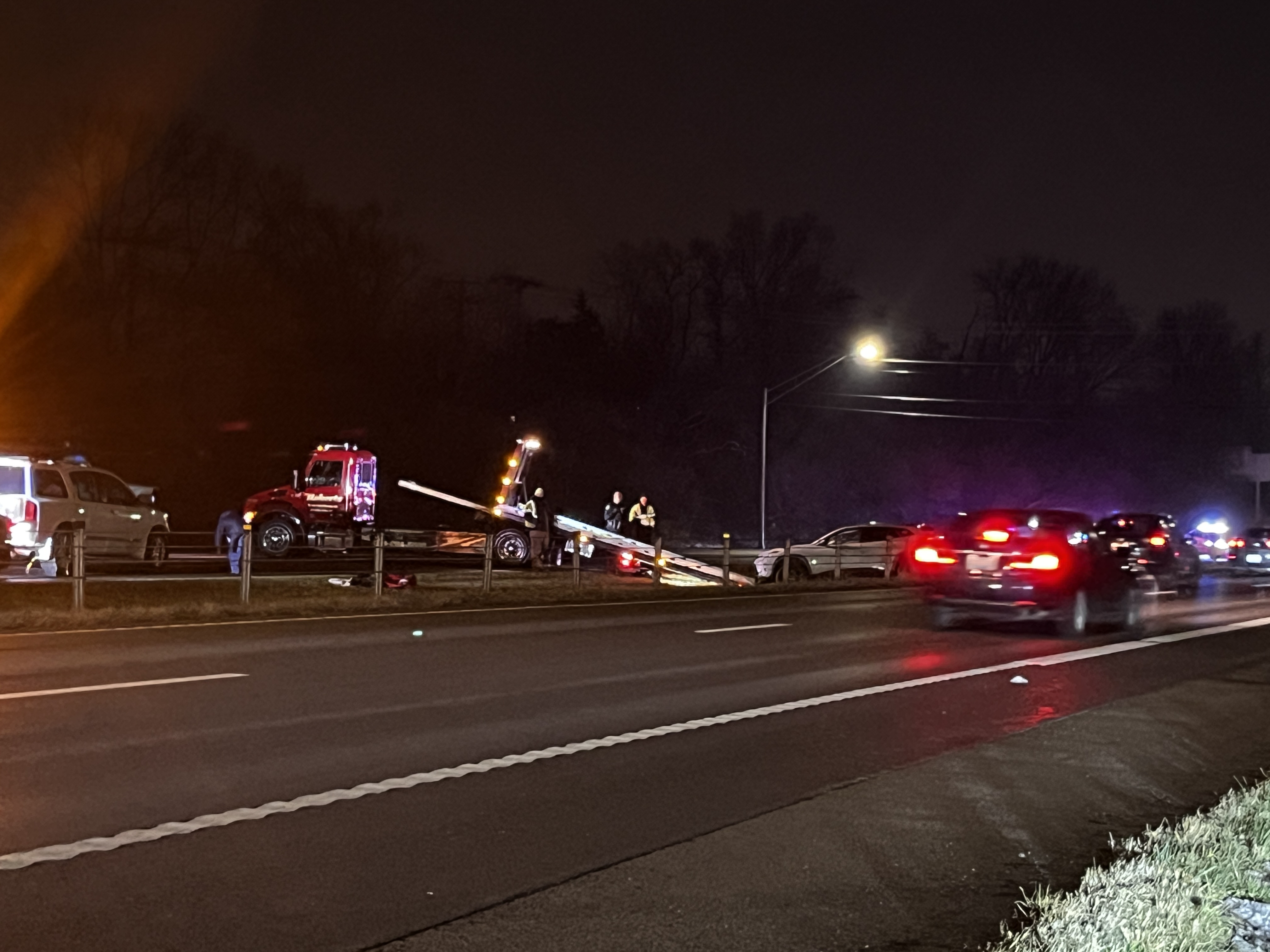 Three people injured after crash on outer loop of New Circle Road in Lexington