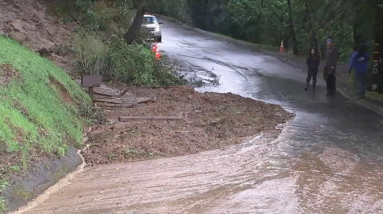 Mudslide in San Mateo County 