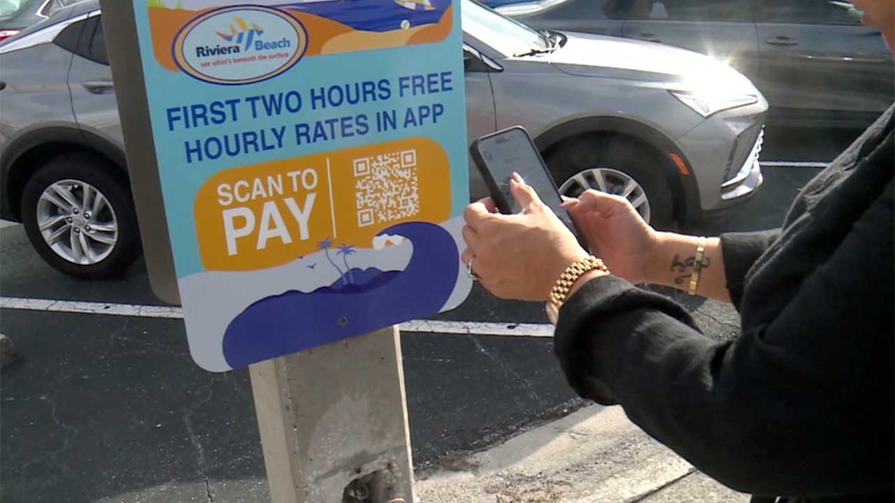 Riviera Beach paid parking sign