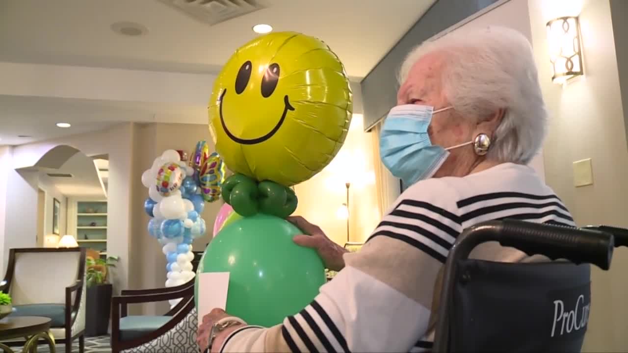 Discovery Village at Boynton Beach resident receives balloon buddy