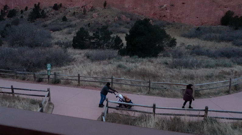 Cold weather doesn't stop some frigid visitors from exploring Garden of the Gods
