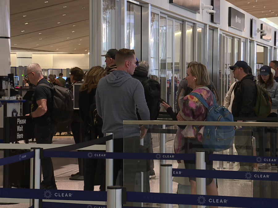 sd_airport_security_line_110725.png