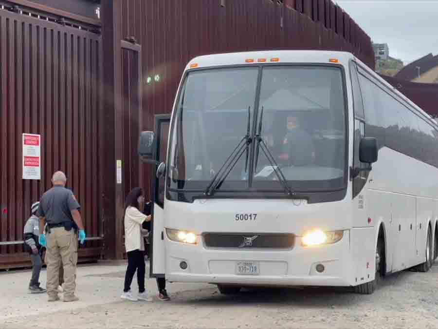 border_migrant_bus_091423.jpg