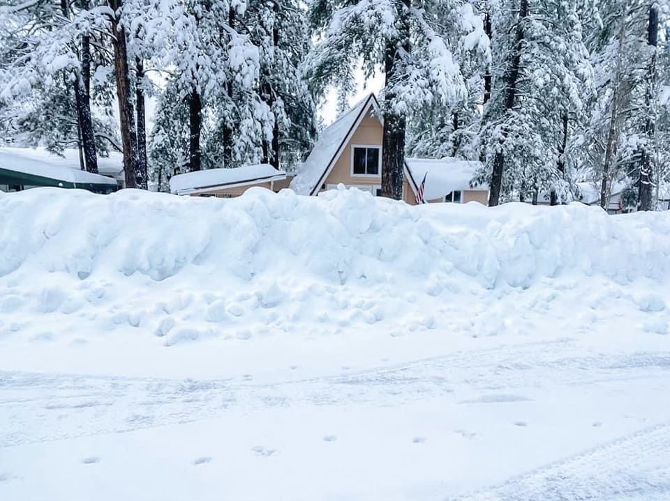 munds park snow covers homes 