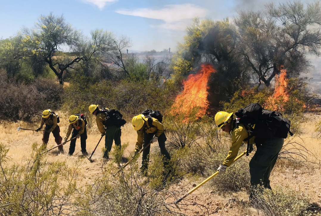 Patton Fire burning southeast of Wickenburg 