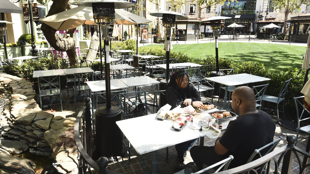Los Angeles County shuts down all in-person dining at restaurants for 3 weeks as cases spike