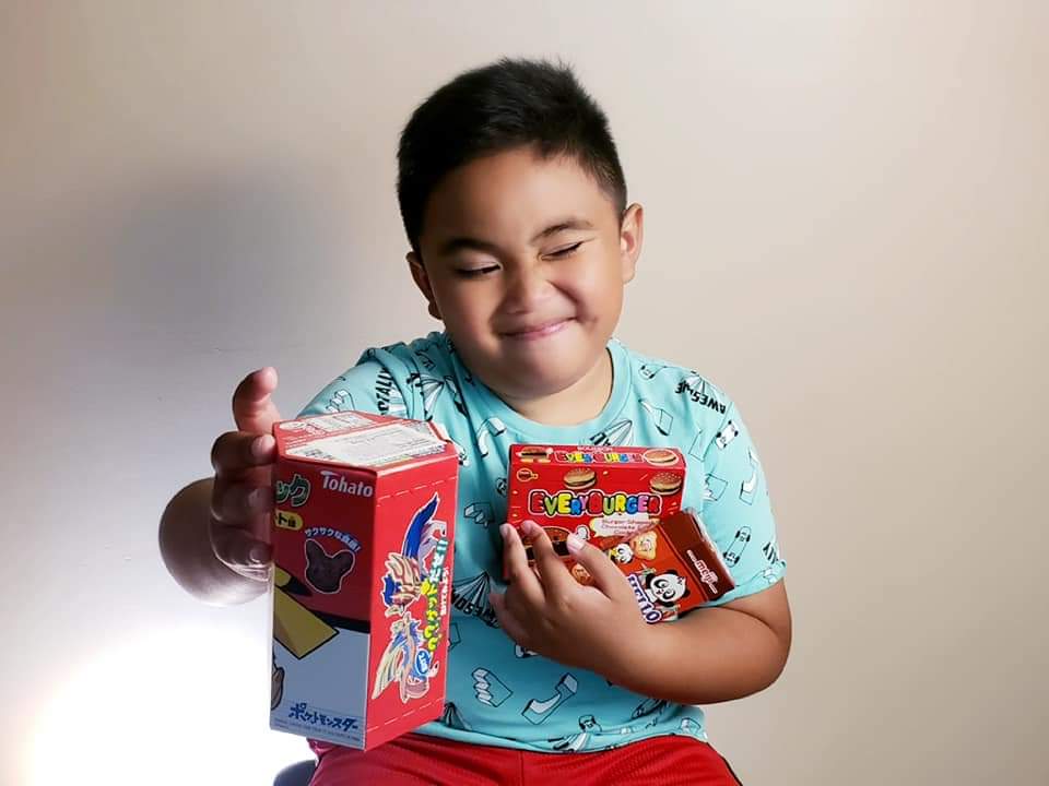 Ace-Marasigan-son-with-snack-boxes.jpg
