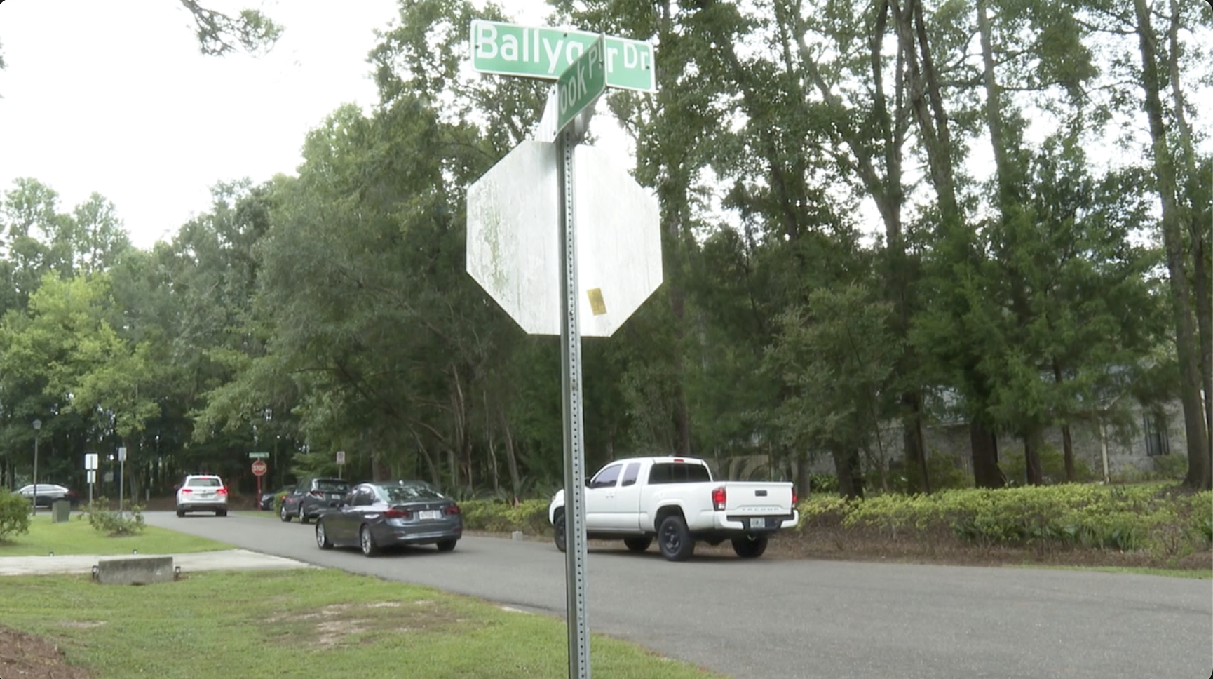 Killearn Estates residents worry about kid, driver safety as parents from nearby schools park on neighborhood streets during pick-up