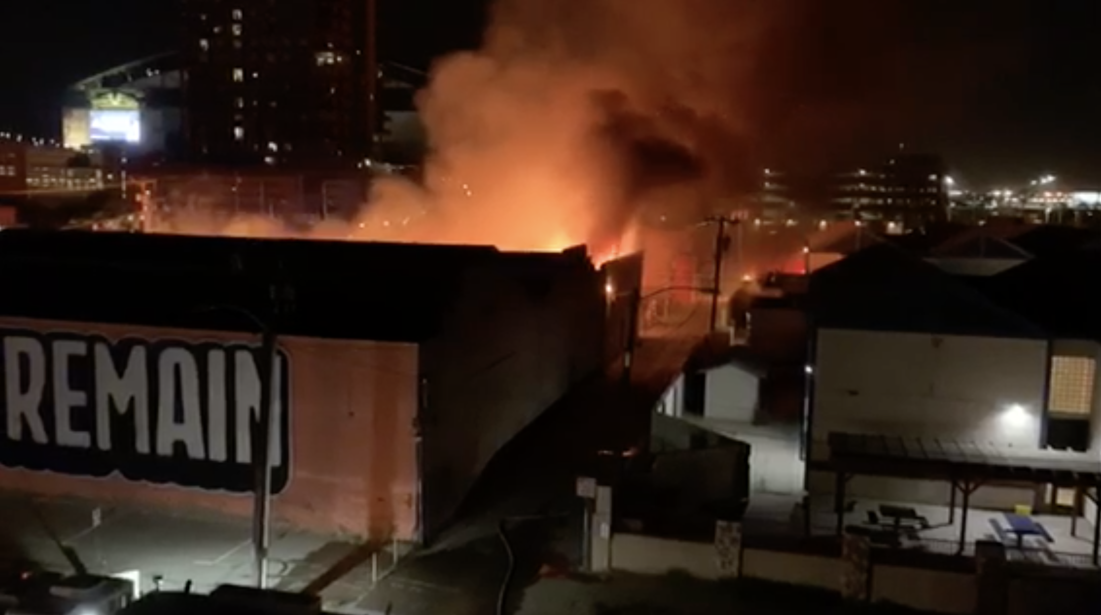 KNXV Phoenix Warehouse Fire 5-21-19.png