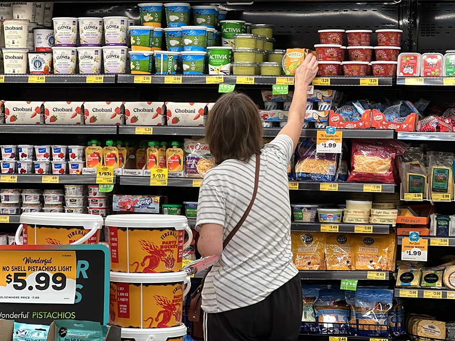 California Food Packaging Law grocery store shopper