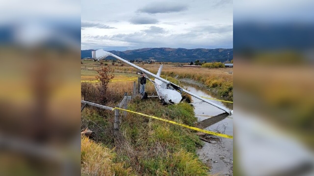 Small plane crashes in Lake County