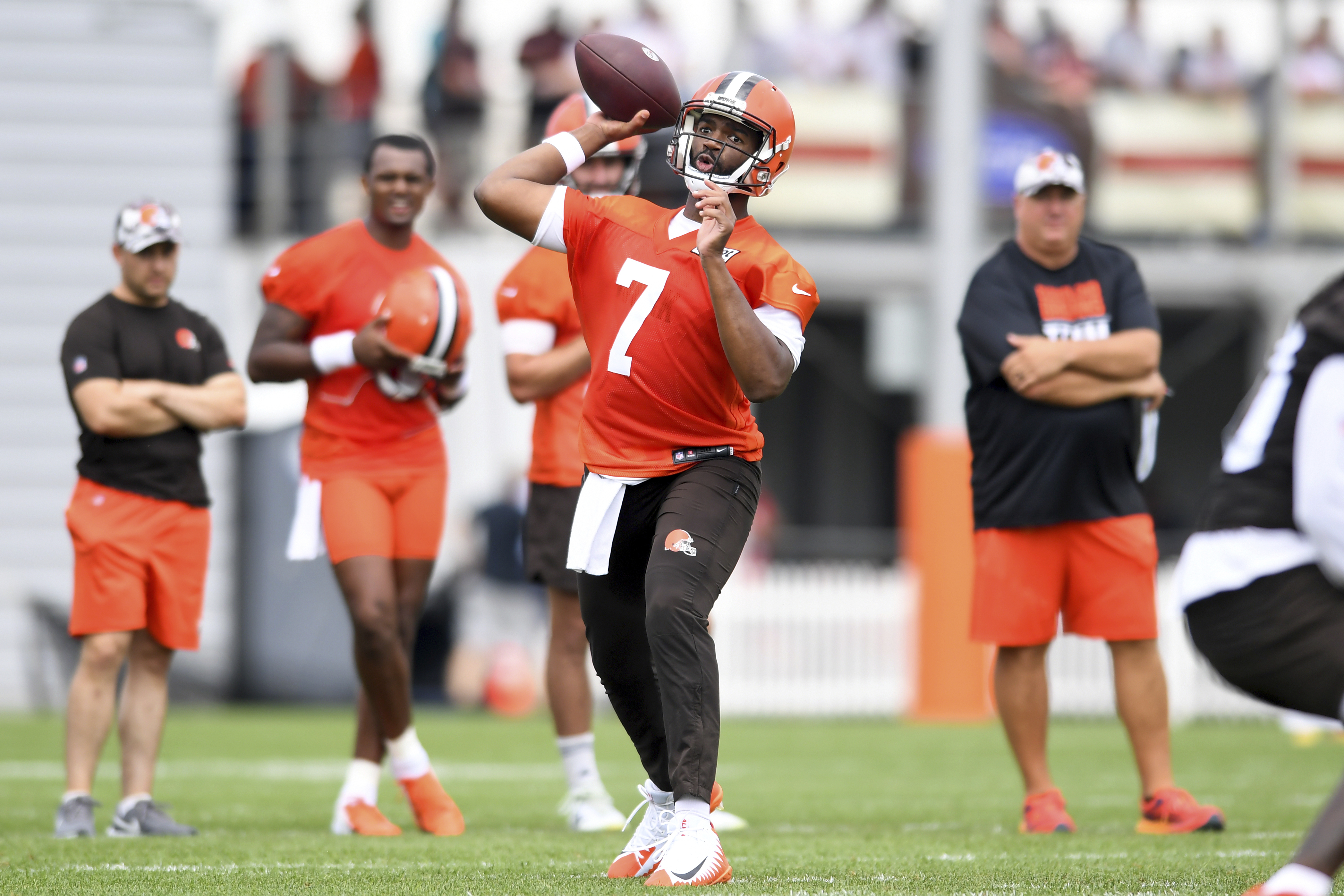 Cleveland Browns QB Jacoby Brissett throws during practice, Aug. 1, 2022