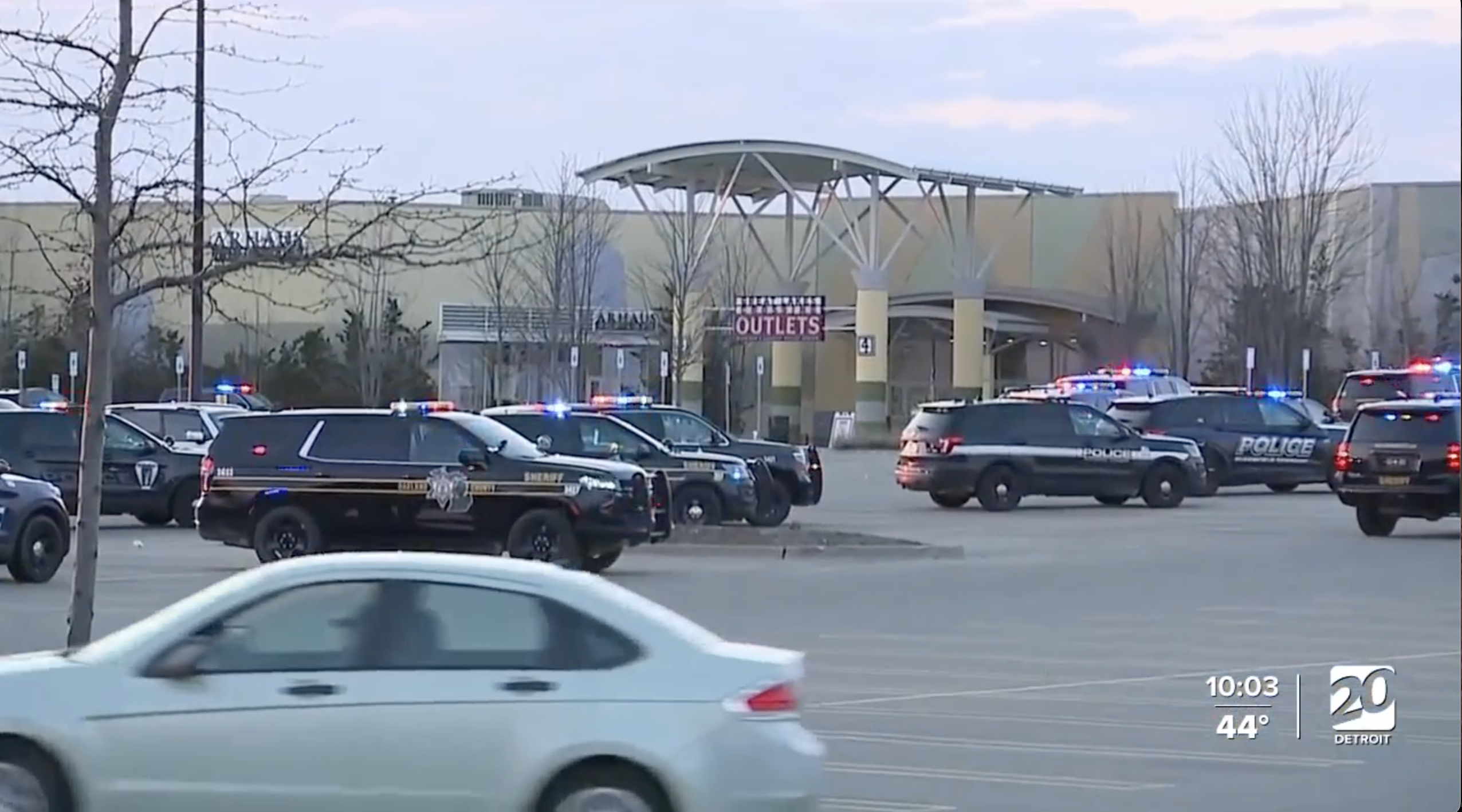 Police response at Great Lakes Crossing