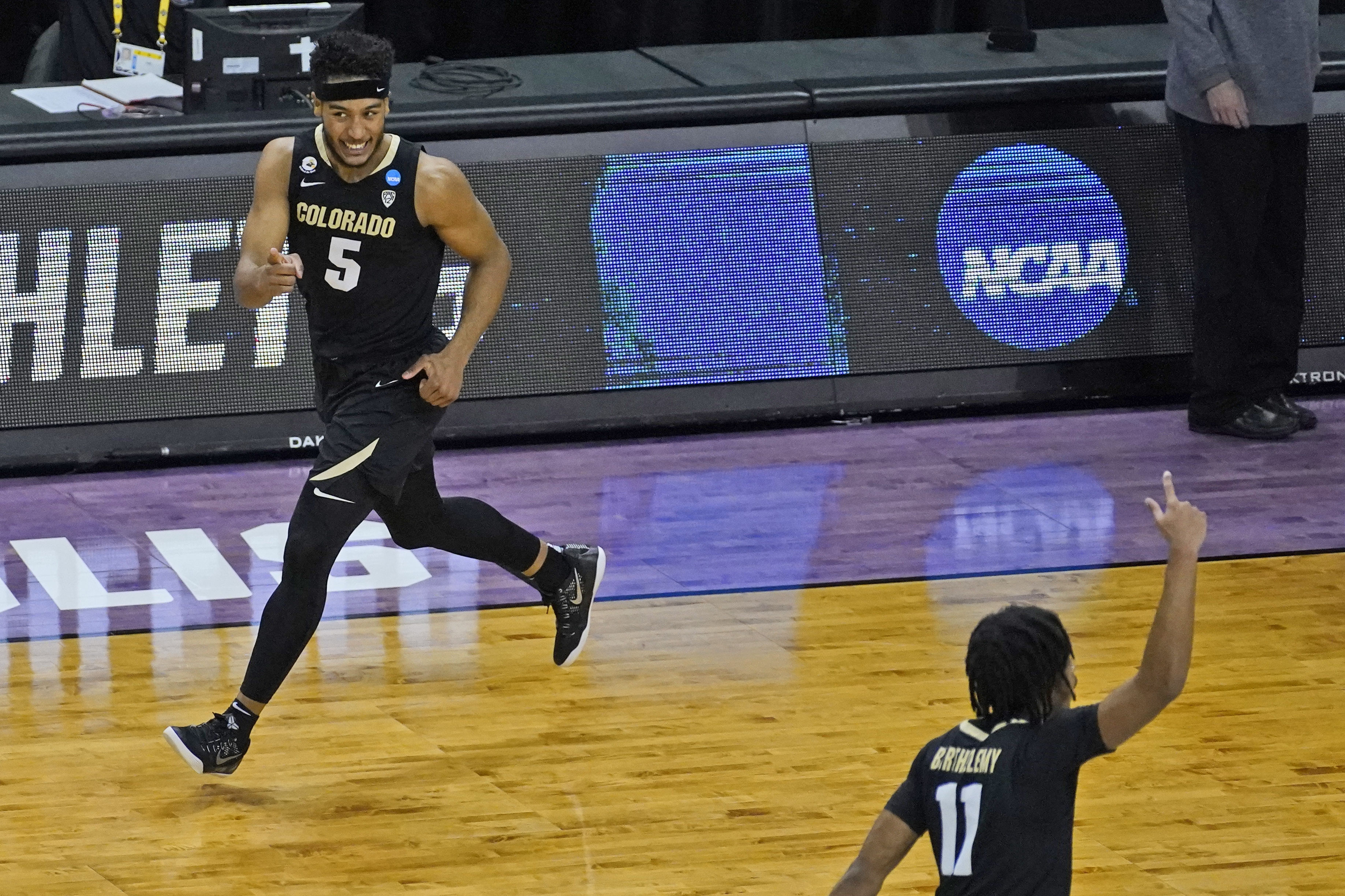 Sand Creek alum Schwartz enters transfer portal