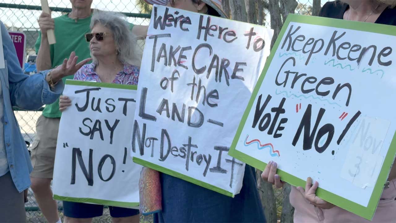 Clearwater neighbors are speaking out against a proposal that would convert The Landings golf course into a multi-use recreation center.