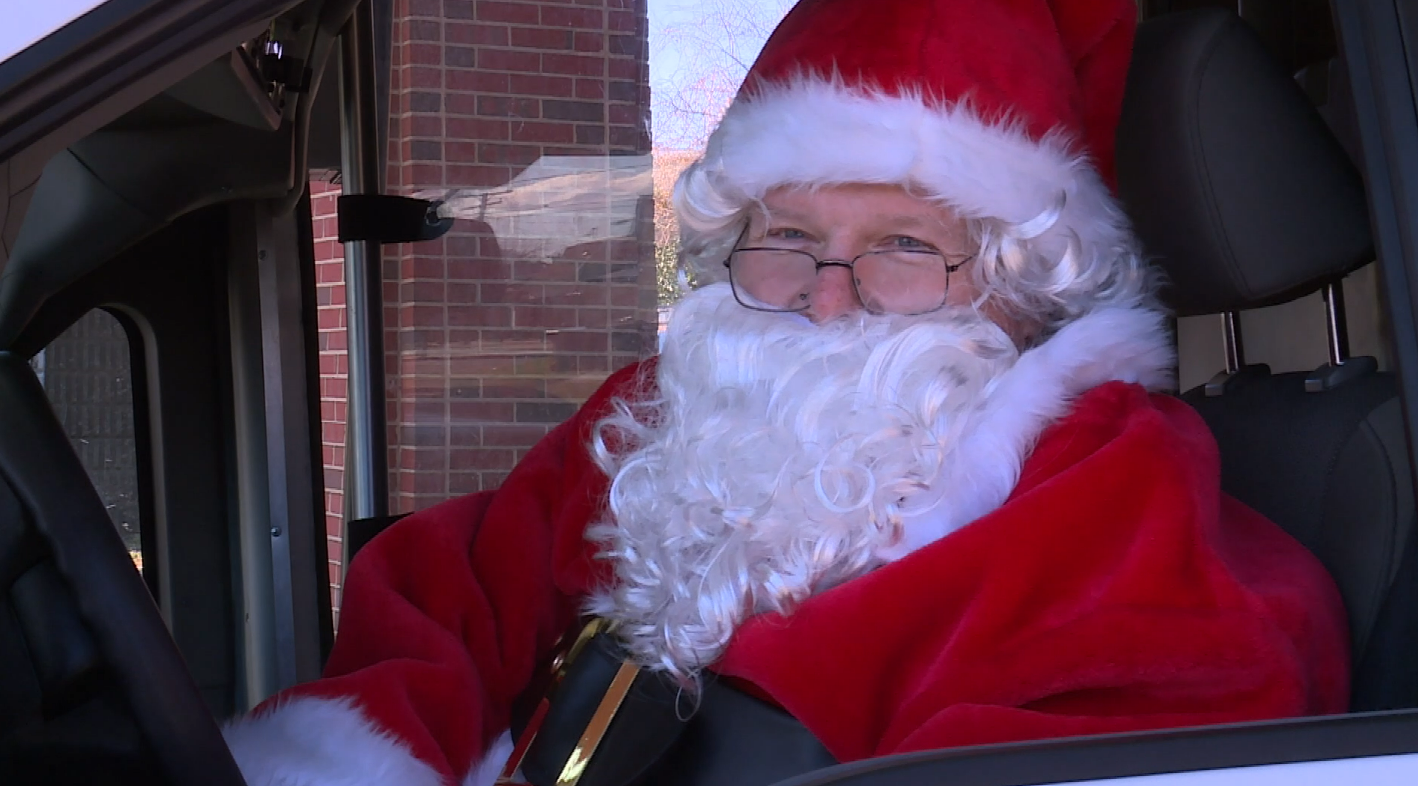 How this festive bus driver helped raise holiday spirits in Petersburg