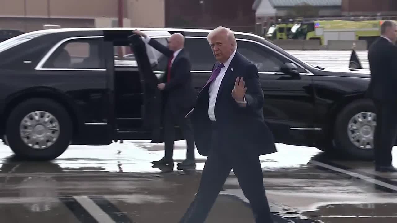 Trump arrives in Cincinnati
