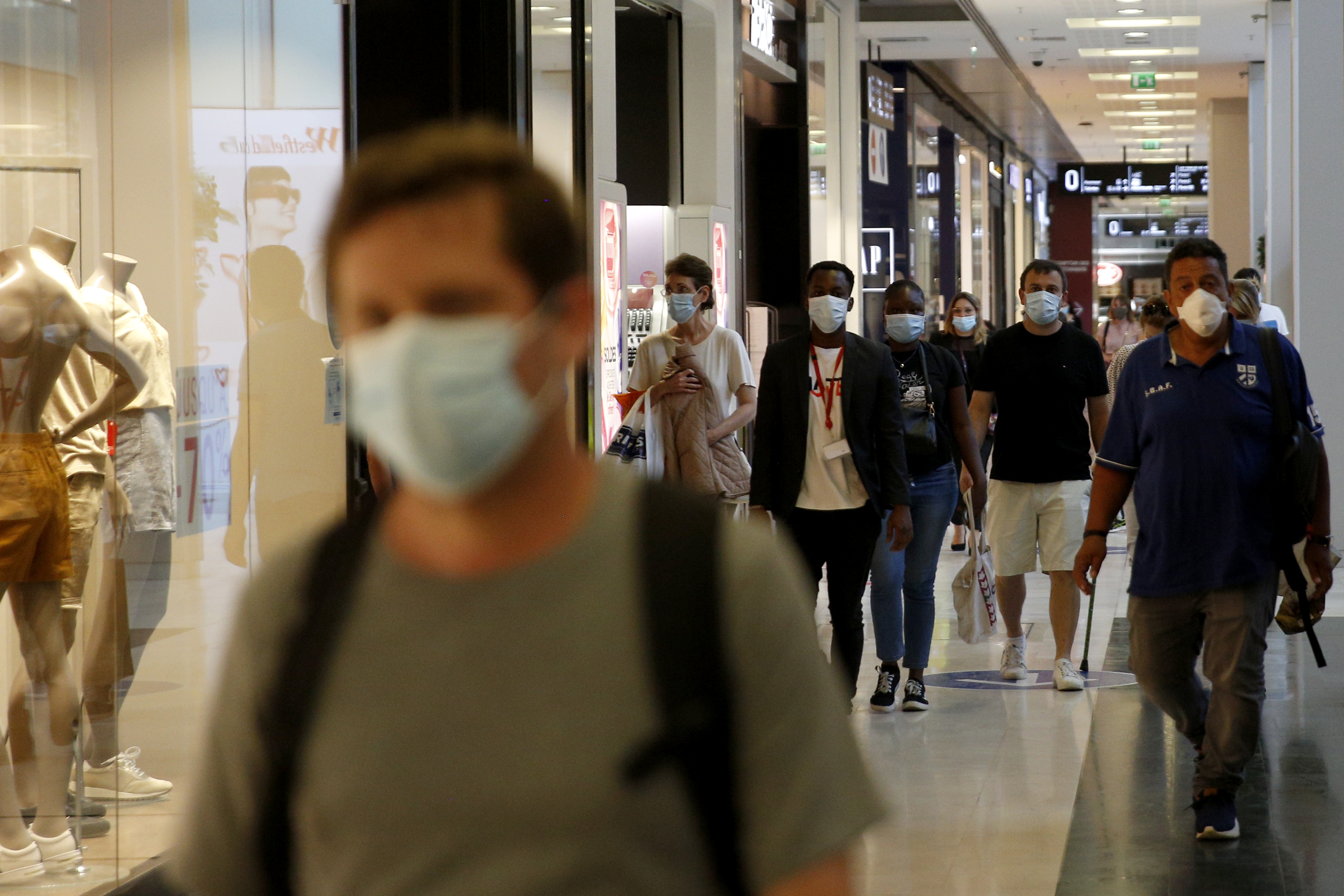 Virus Outbreak France_indoor masks.jpg