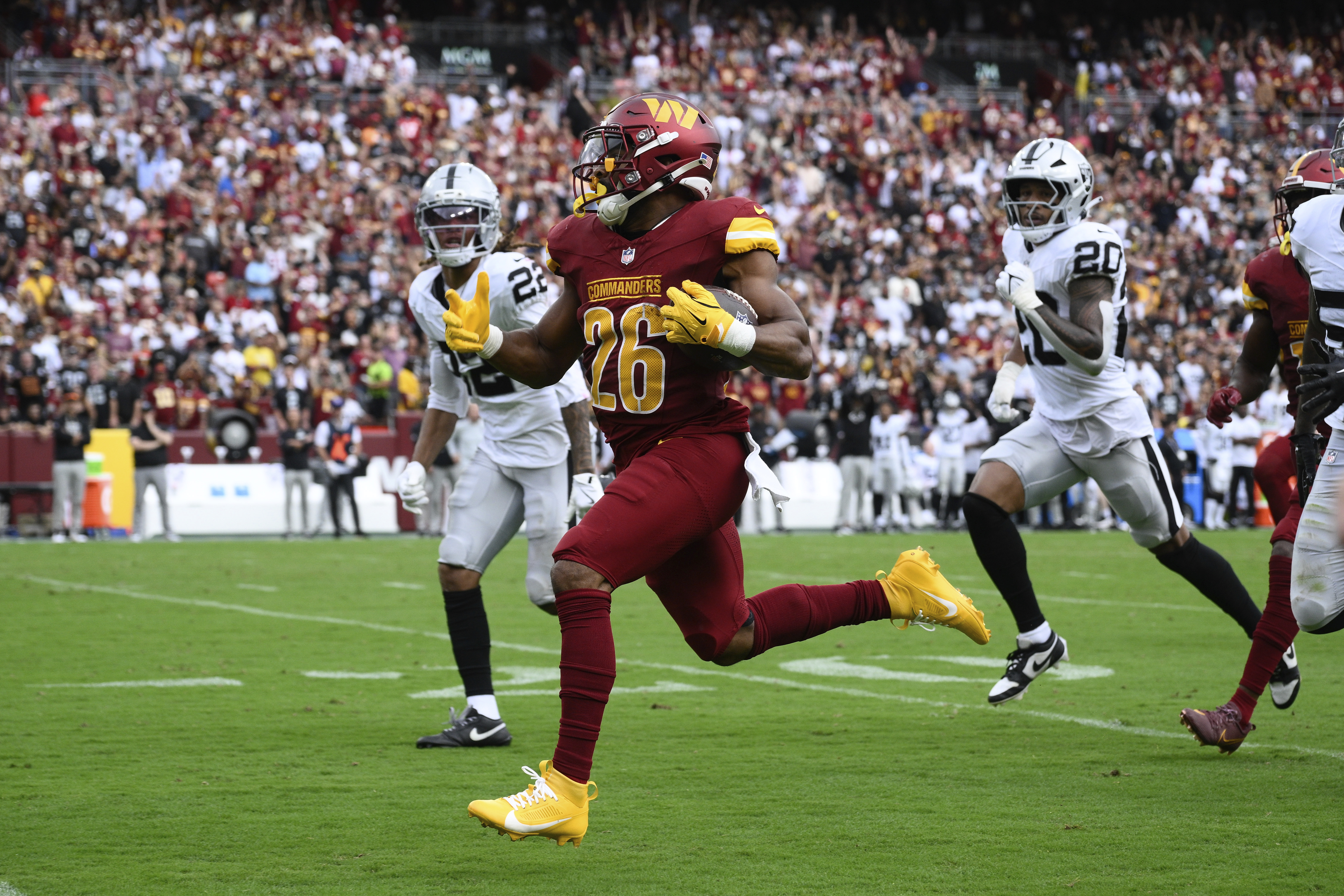 Raiders Commanders Football