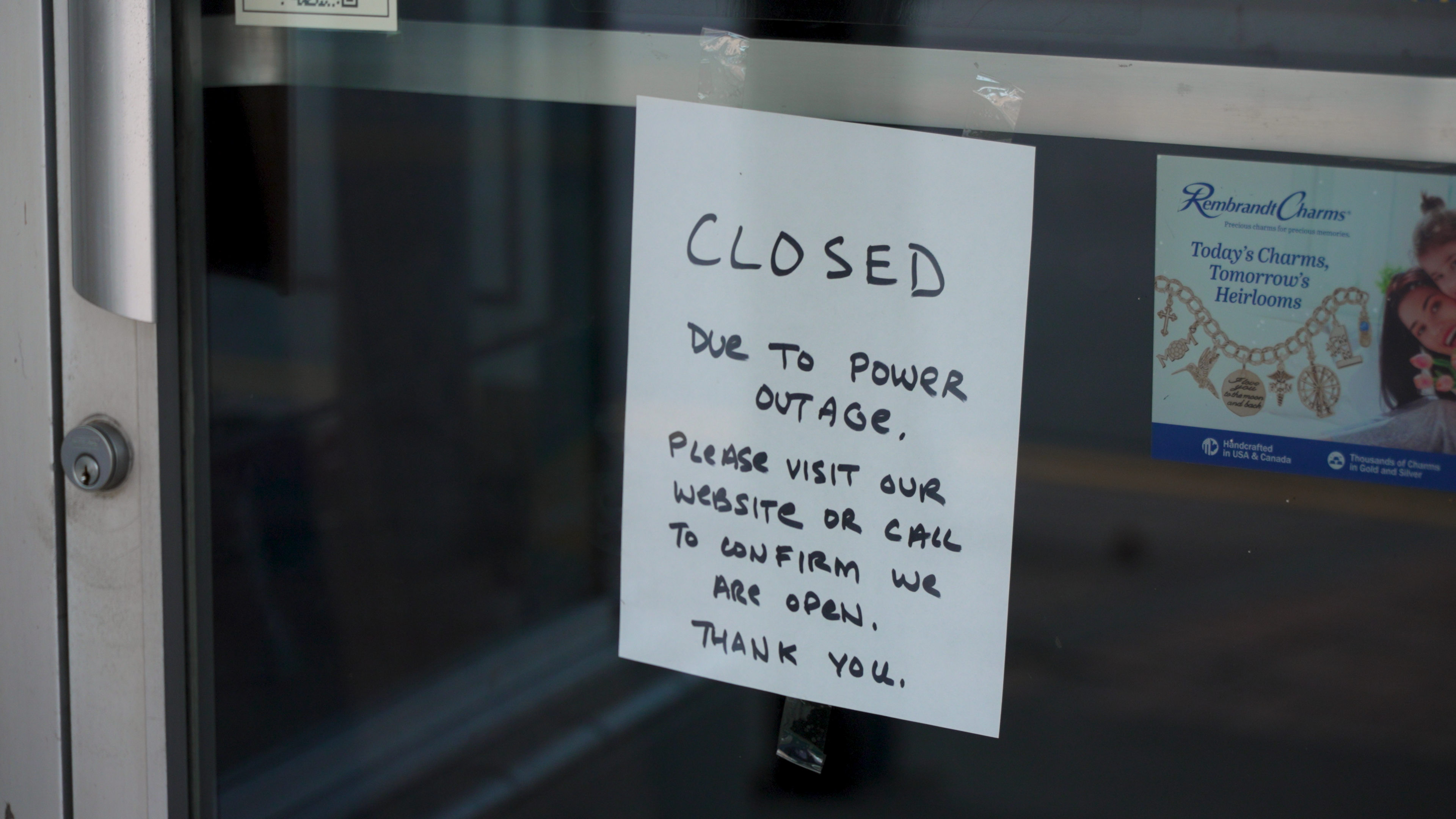 golden closed store.png