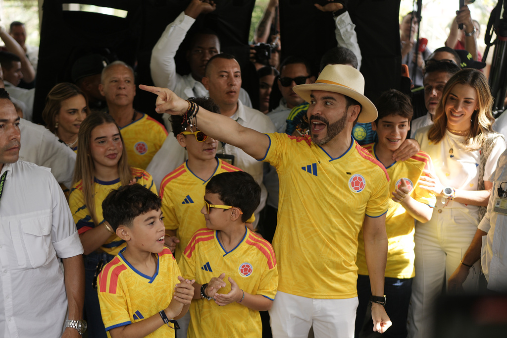 Presidential candidate Abelardo de la Espriella of the opposition Defenders of the Motherland movement arrives to vote with his family during the runoff election in Barranquilla, Colombia, Sunday, June 21, 2026. 
