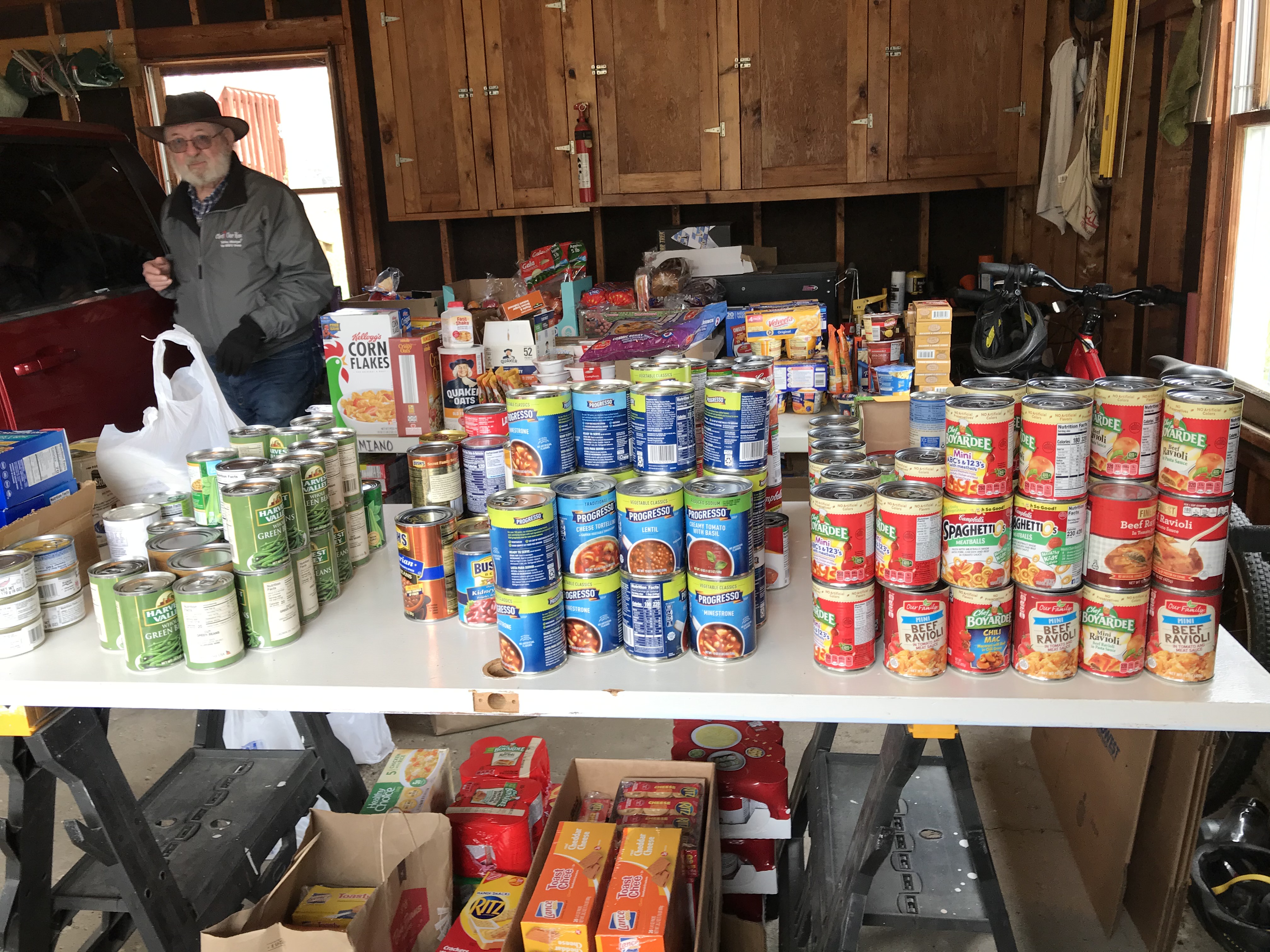 WMU professor, faculty and community members collecting food for students stuck on campus 
