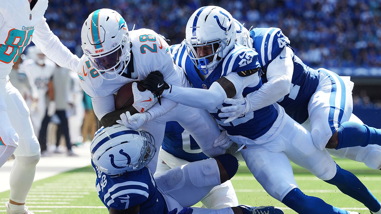 Miami Dolphins running back De'Von Achane (28) scores a touchdown during the second half of an NFL football game against the Indianapolis Colts on Sunday, Sept. 7, 2025, in Indianapolis.