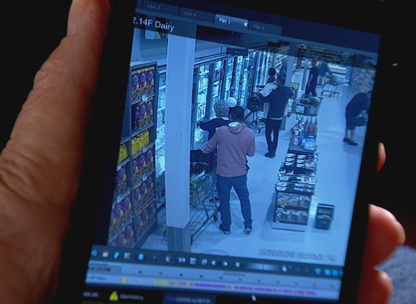 WATCH: woman's wallet stolen at Brentwood grocery store