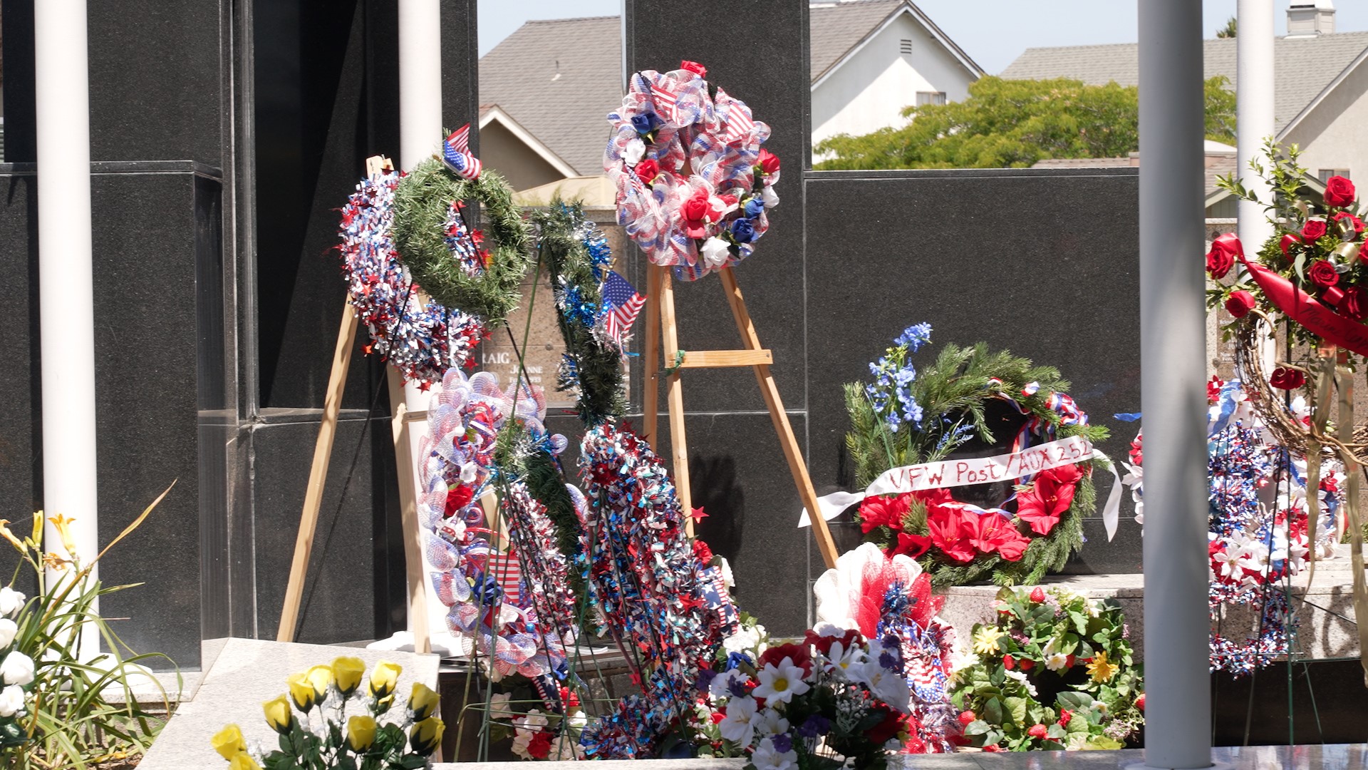santa maria memorial day wreaths.jpg