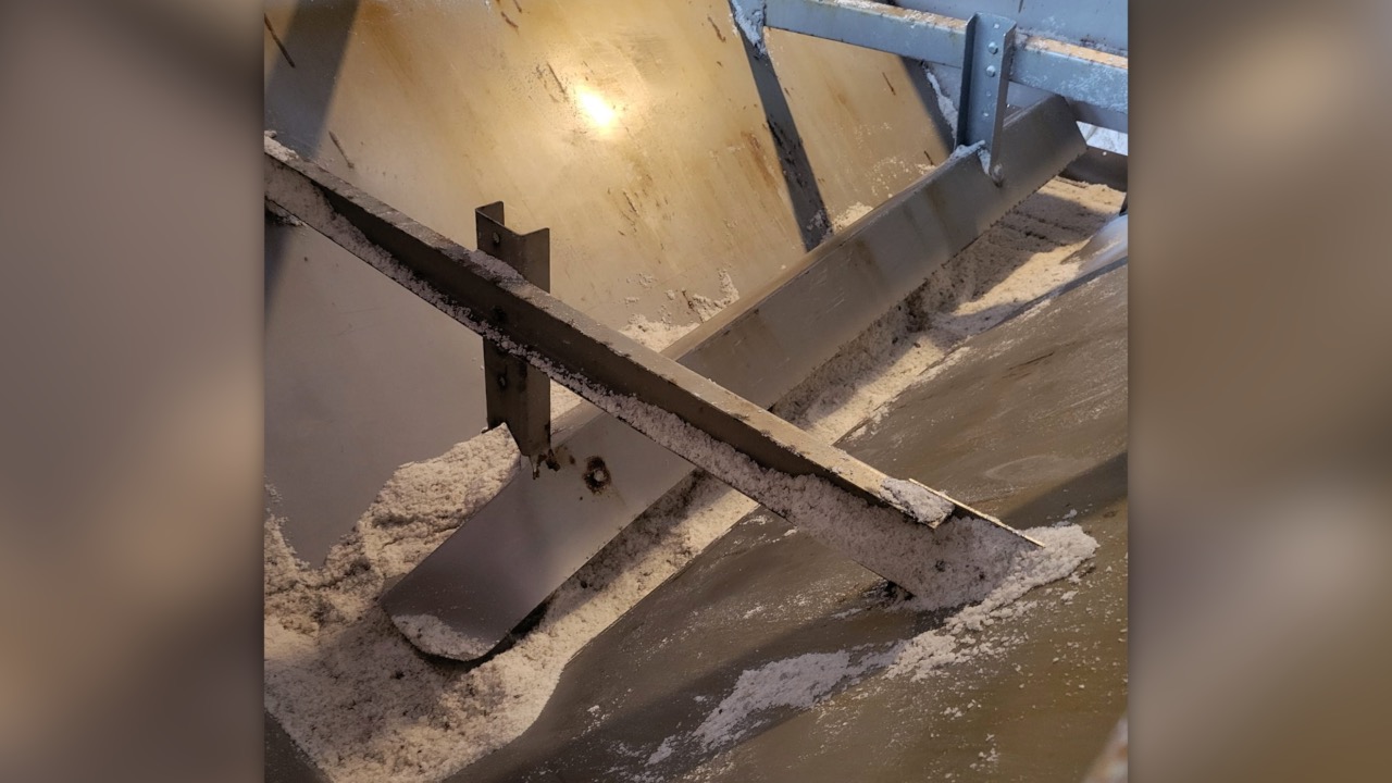 broken snowplow.jpg