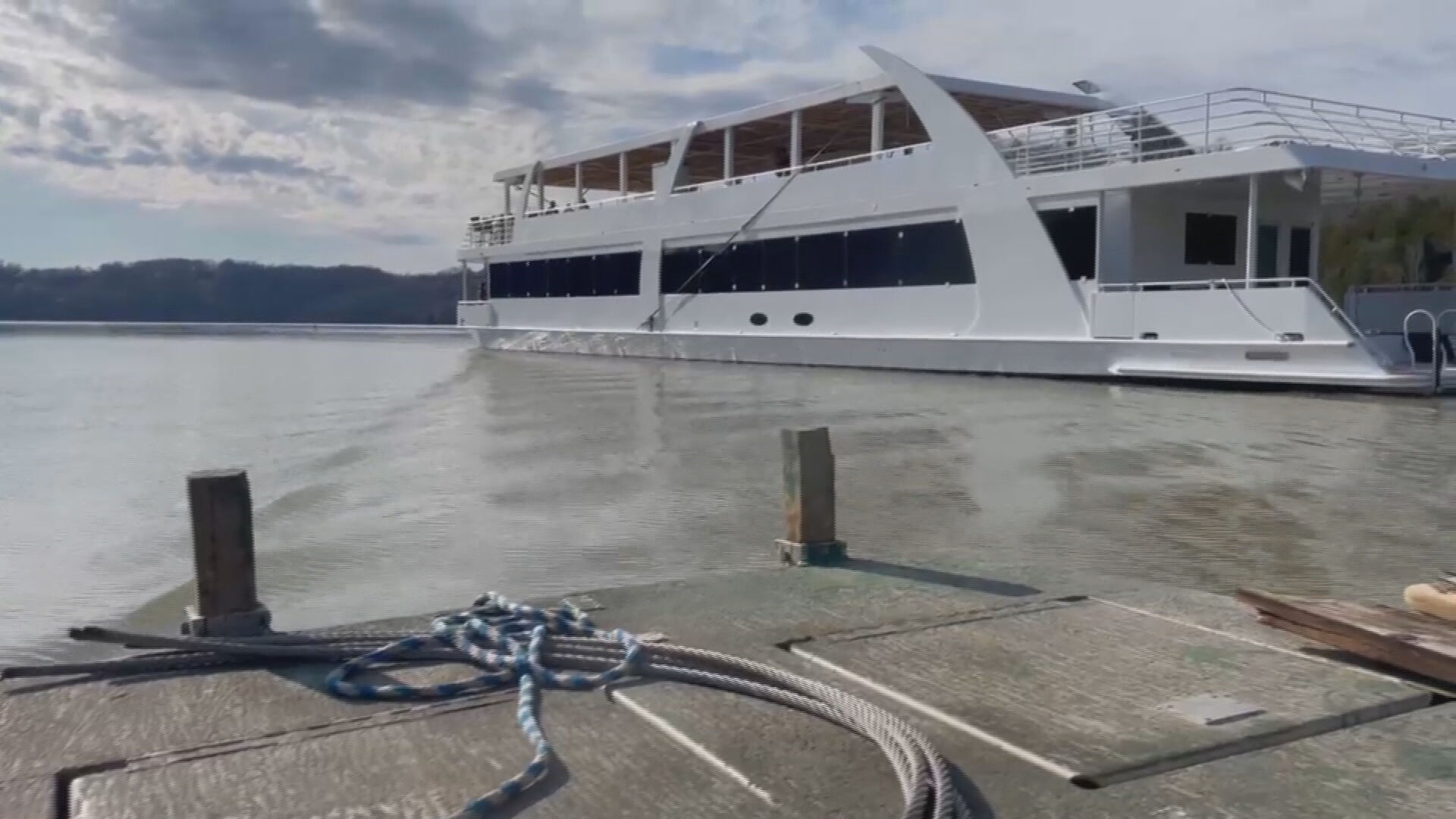 houseboat.jpeg