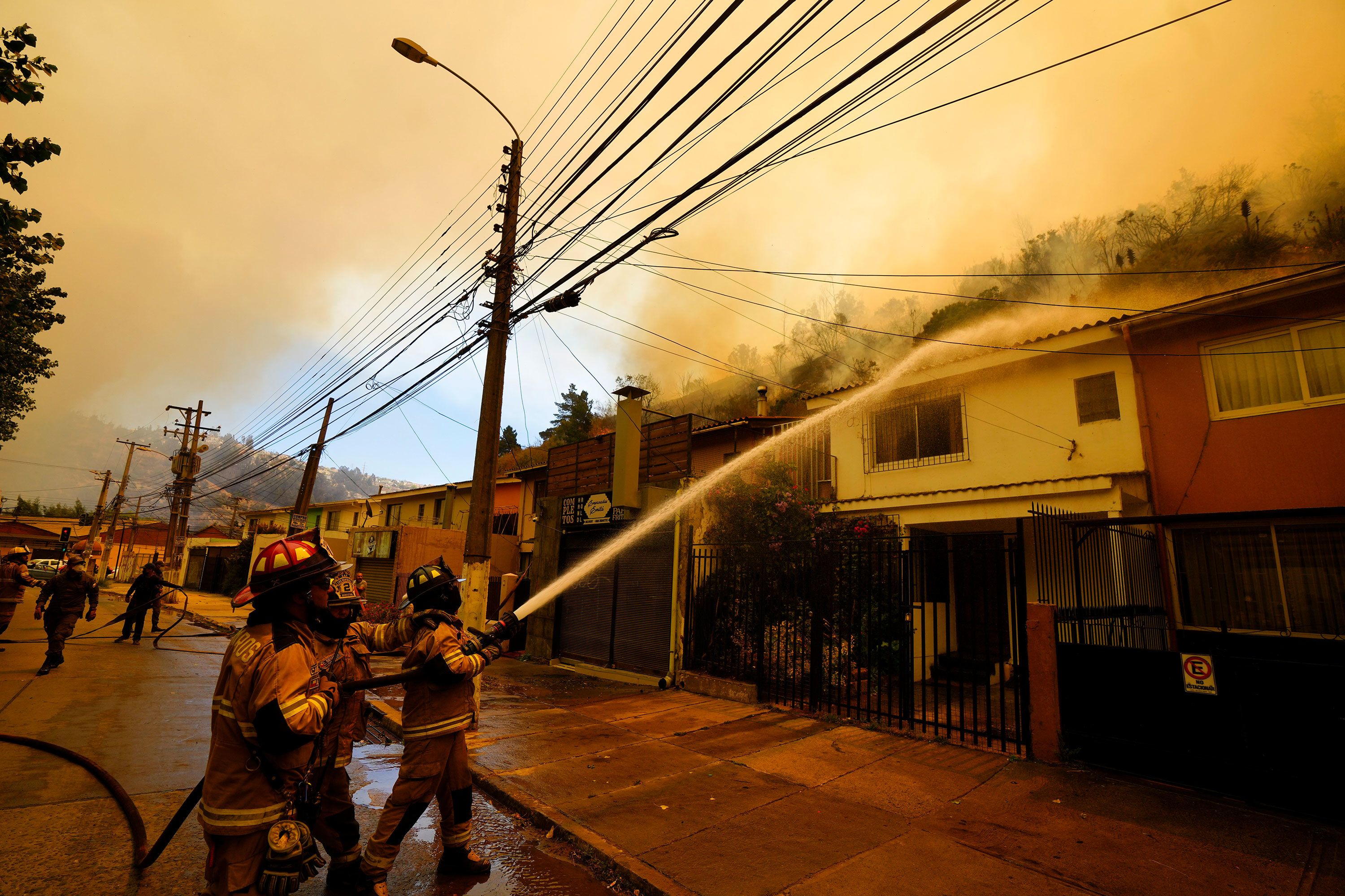 Wildfires rage in Chile