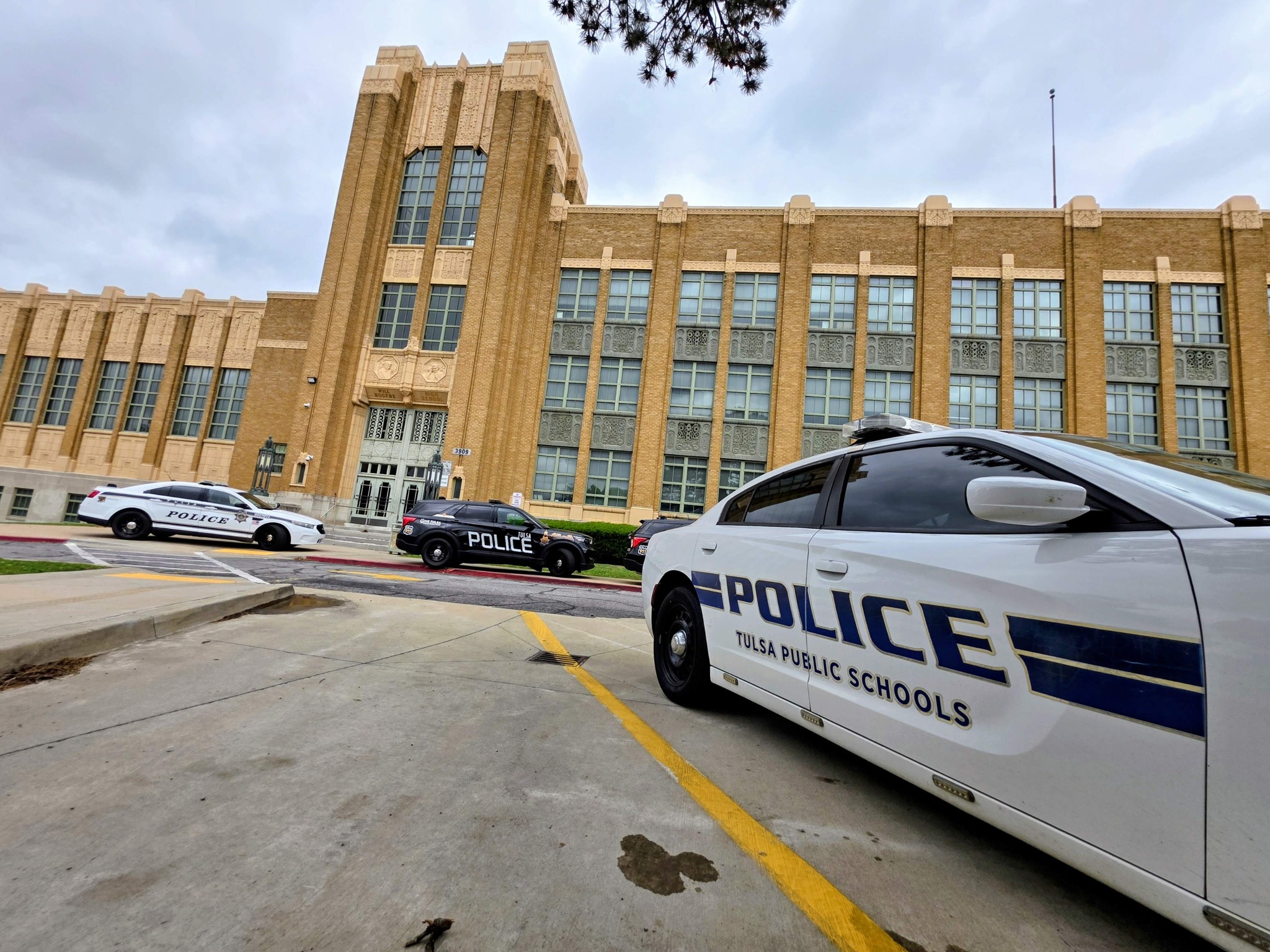 ROGERS HOOVER LOCKDOWN OUTSIDE 