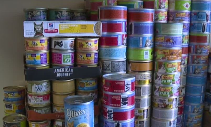 The Southern Arizona Animal Food Bank helps people feed their pets.