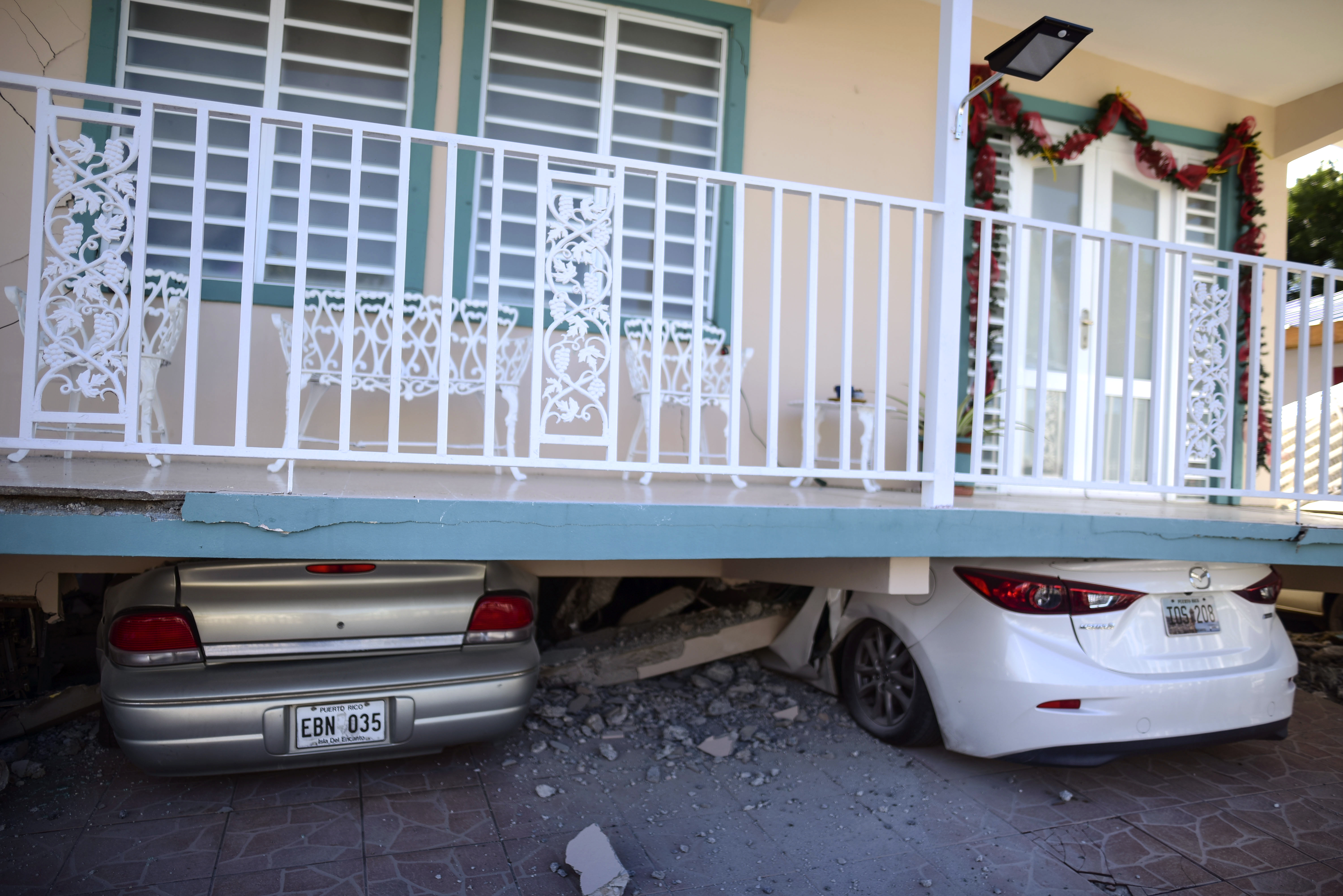 APTOPIX Puerto Rico Earthquake