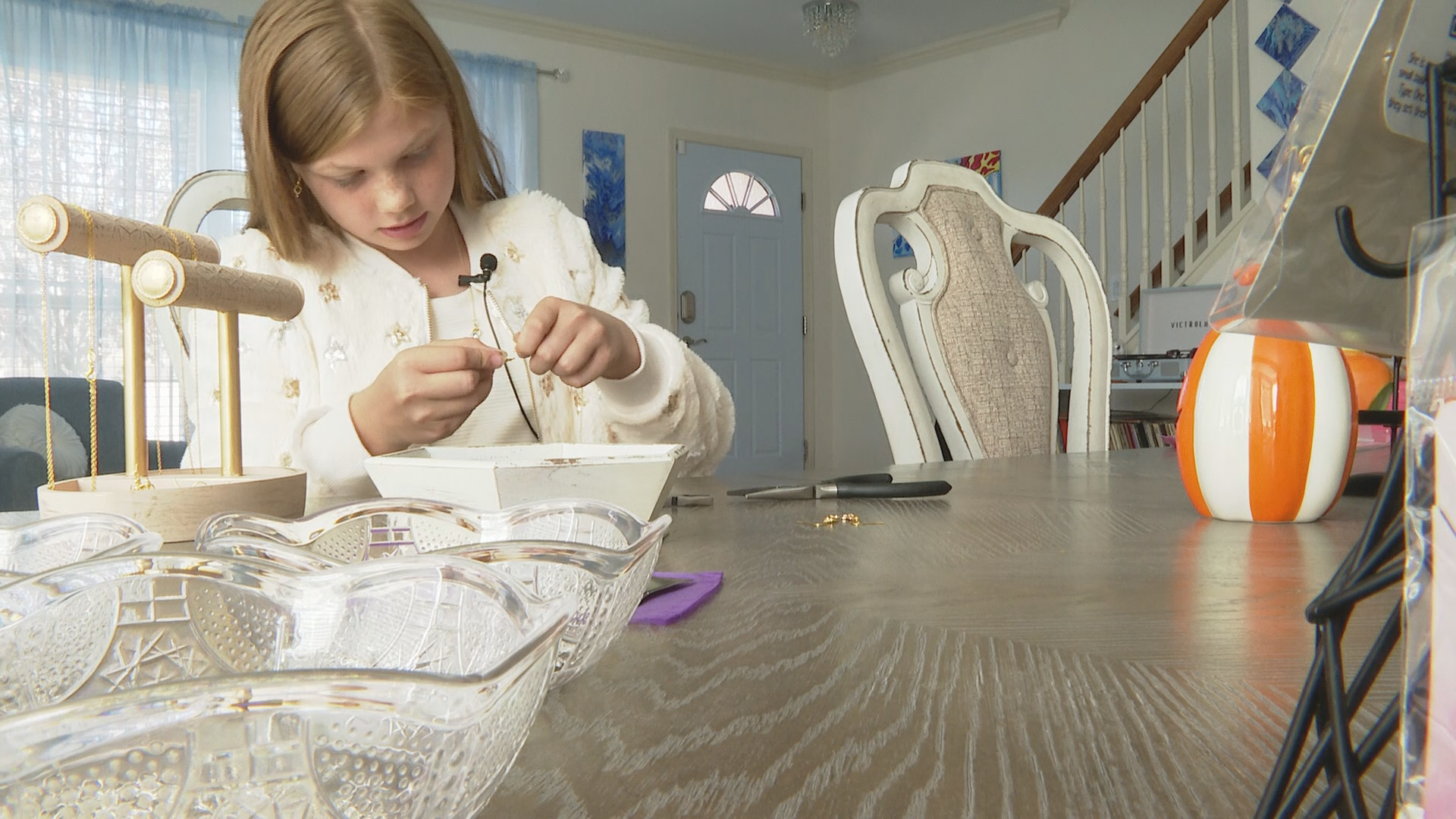 11-year-old entrepreneur in Colorado Springs begins small business by making jewelry