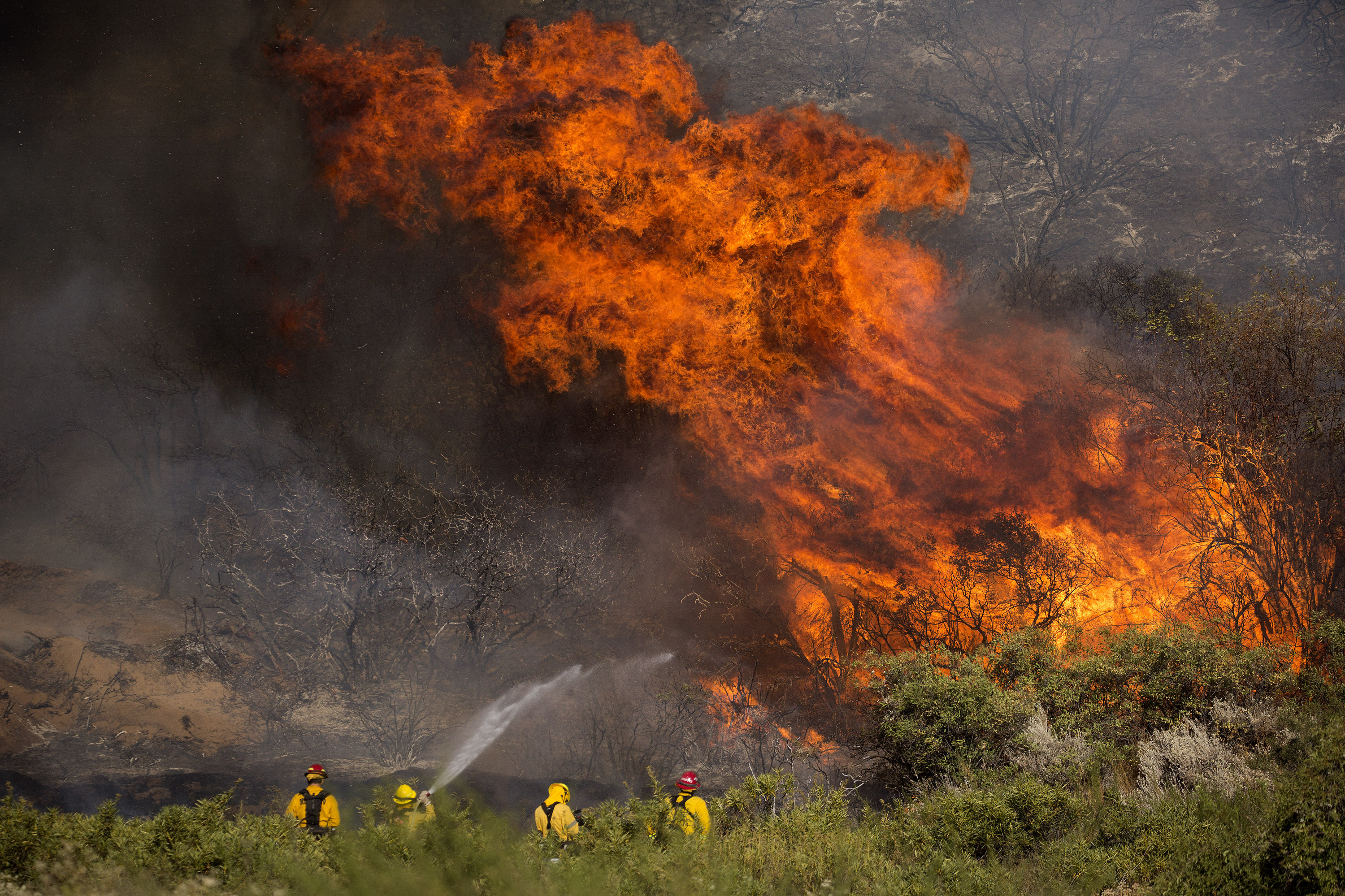 Vehicle malfunction sparked Apple Fire in Southern California